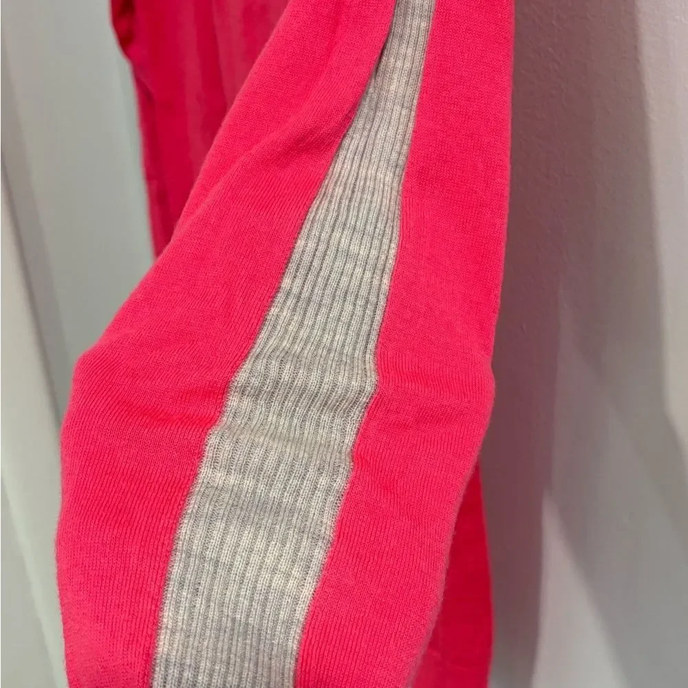 Banana Republic Merino Bright Pink V-Neck Sweater Grey Side Arm Accents - Picture 8 of 14
